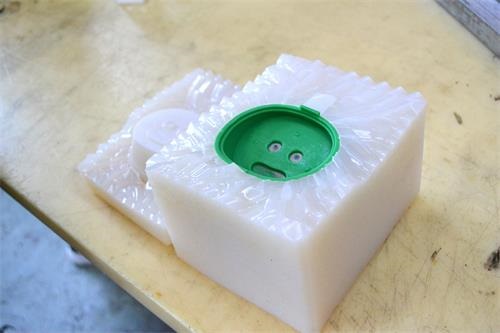 The Top Advantages of Vacuum Casting: Why It’s Ideal for Prototyping & Small Batches (2025)