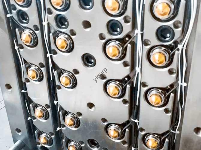 stampaggio a iniezione di corridori hot